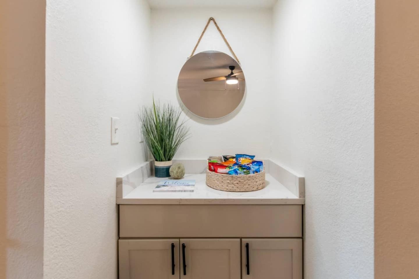 Coastal Luxe Villa By The Beach ヒルトンヘッドアイランド エクステリア 写真
