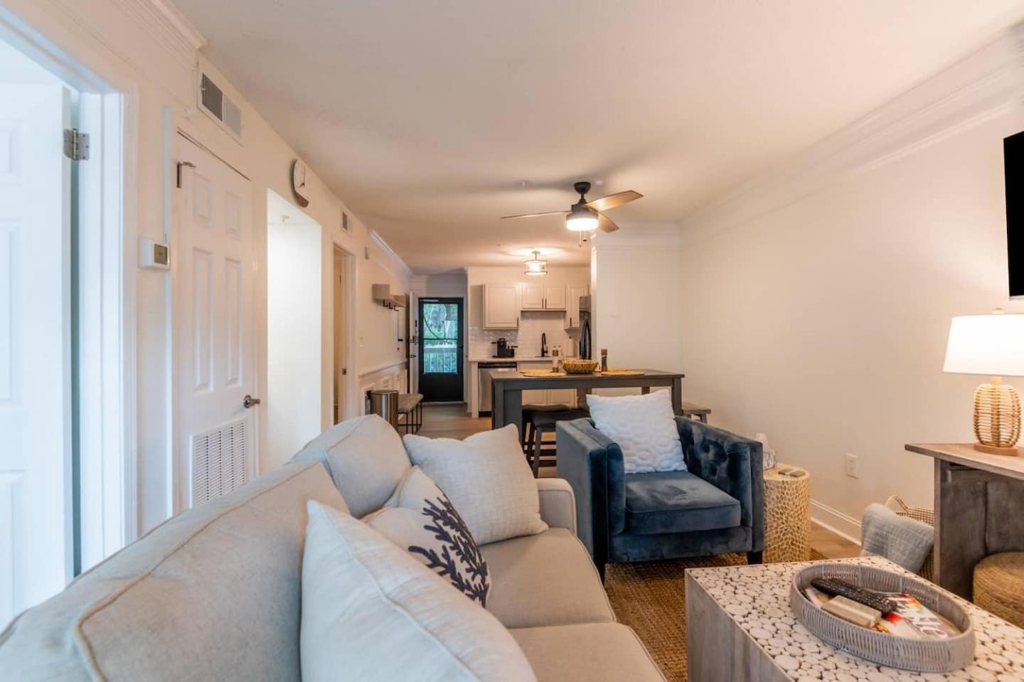 Coastal Luxe Villa By The Beach ヒルトンヘッドアイランド エクステリア 写真