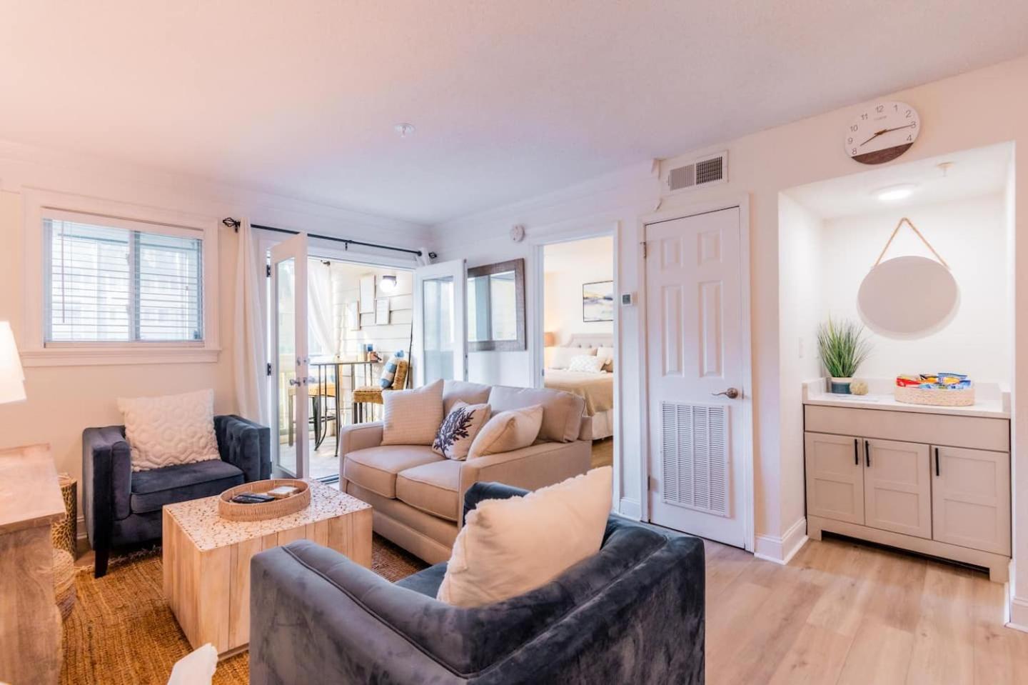 Coastal Luxe Villa By The Beach ヒルトンヘッドアイランド エクステリア 写真